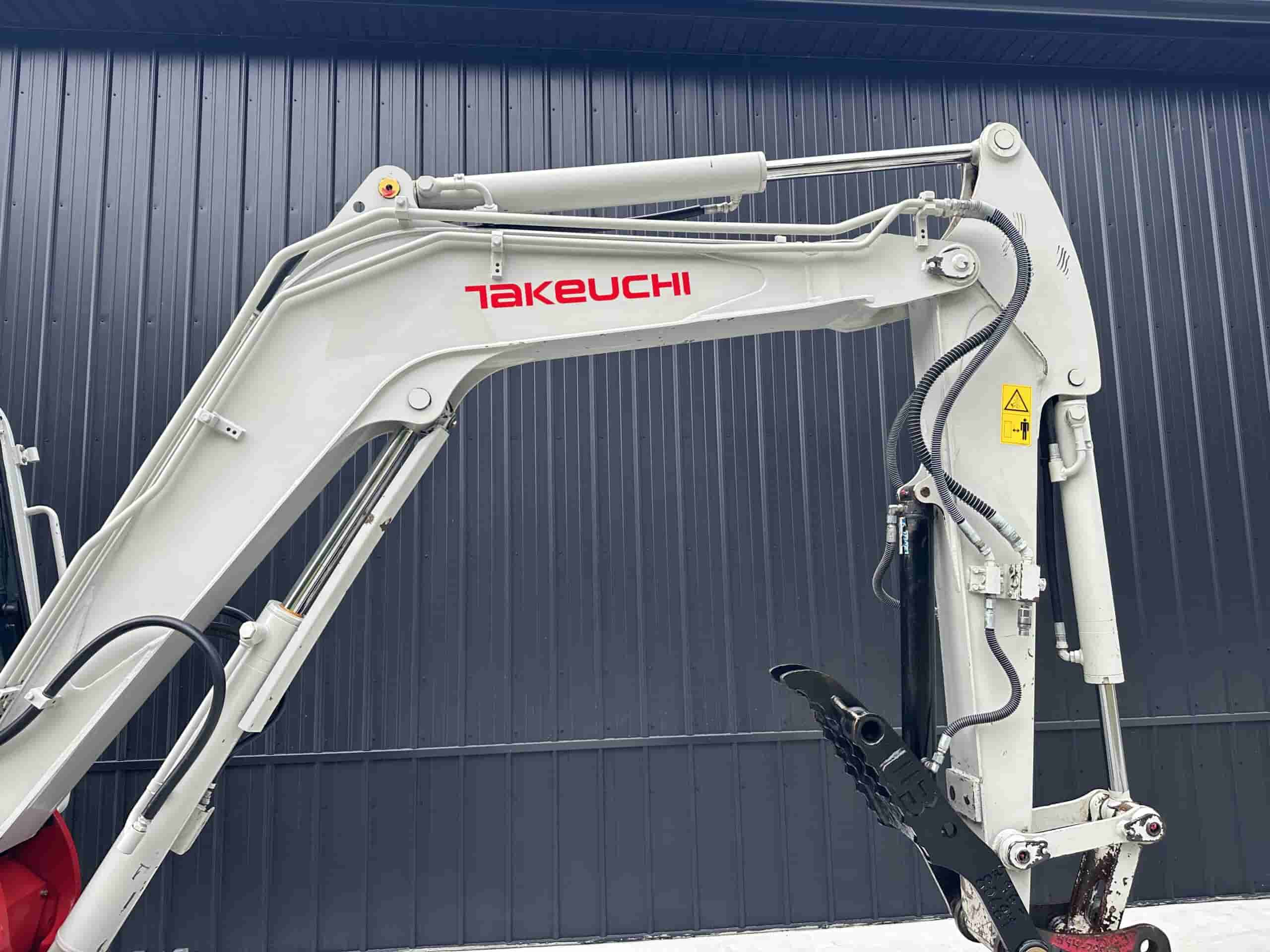 2016 Takeuchi TB260
